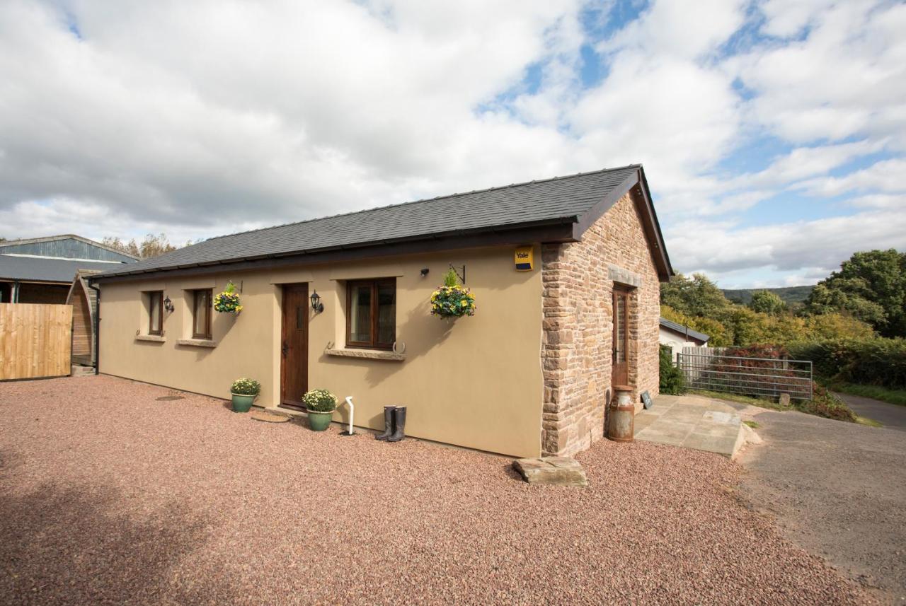 The Old Dairy - Boutique Countryside Cottage At Harrys Cottages Pen-y-Clawdd Zewnętrze zdjęcie