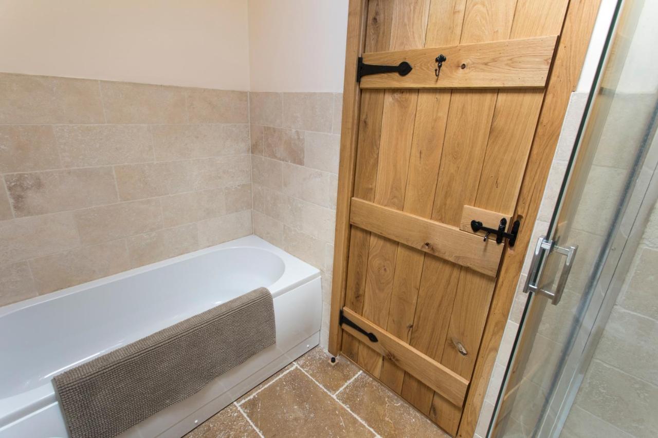 The Old Dairy - Boutique Countryside Cottage At Harrys Cottages Pen-y-Clawdd Zewnętrze zdjęcie