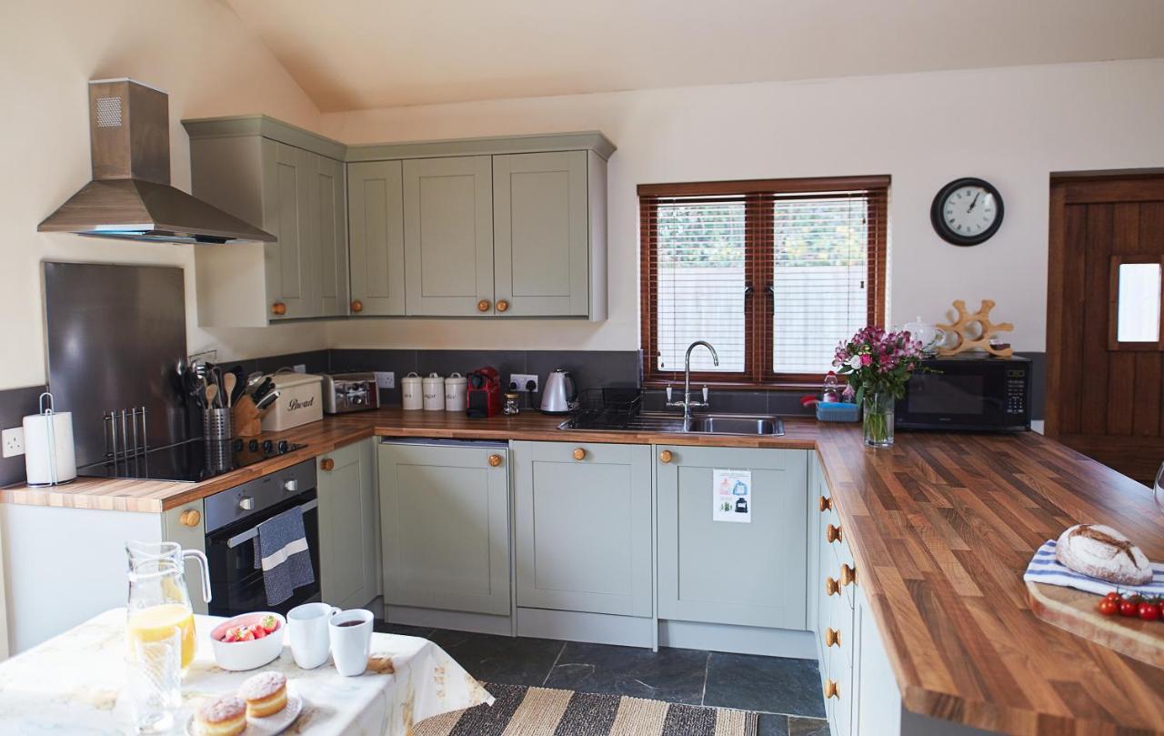 The Old Dairy - Boutique Countryside Cottage At Harrys Cottages Pen-y-Clawdd Zewnętrze zdjęcie